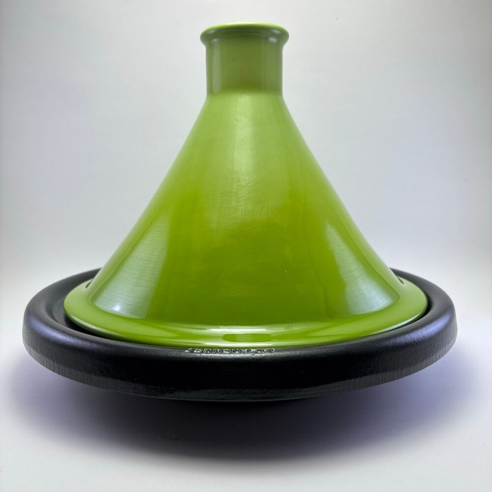 LE CREUSET Moroccan Style Kiwi Color "Tagine" Enameled Cast Iron Stonewre 2.5QT - Picture 2 of 10